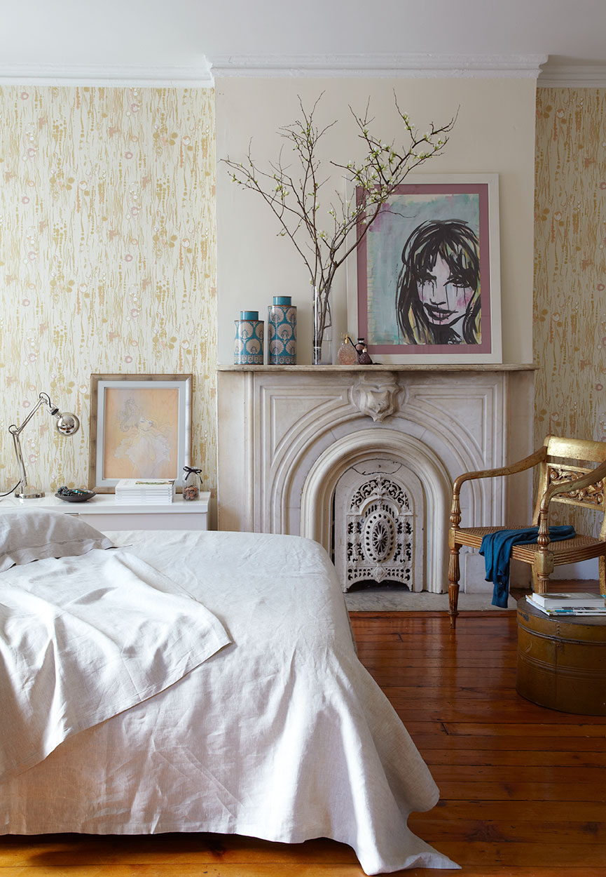 A period new york bedroom